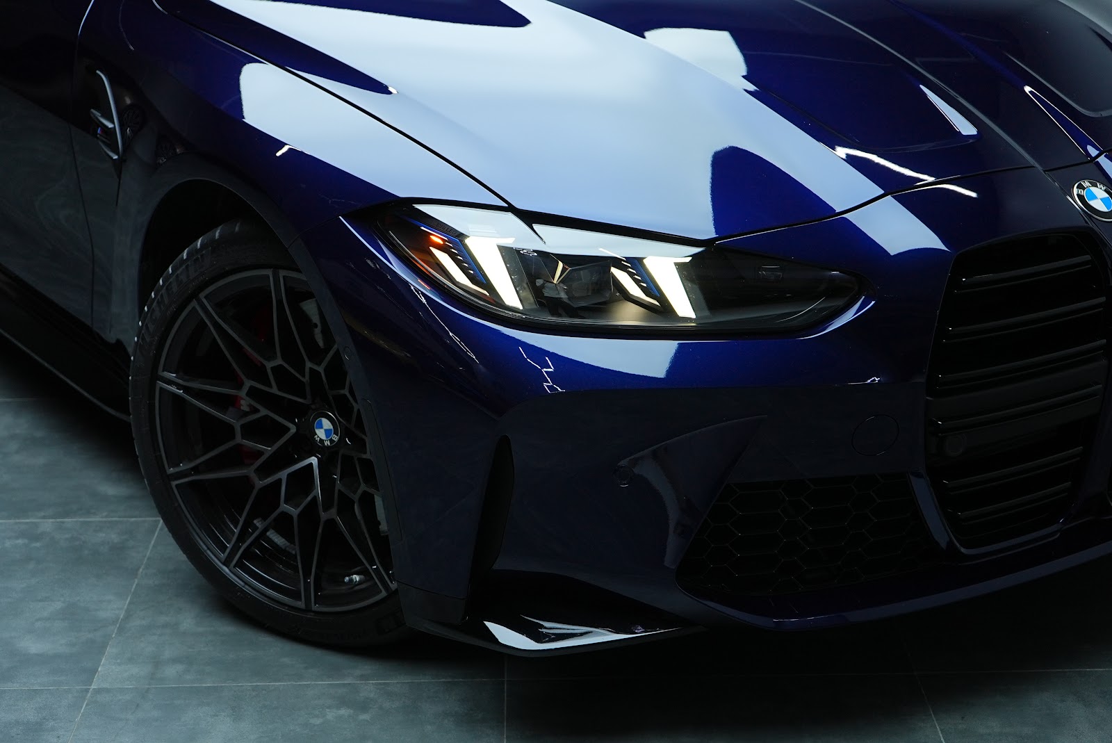 Rent BMW M4 Convertible in Dubai photo 4