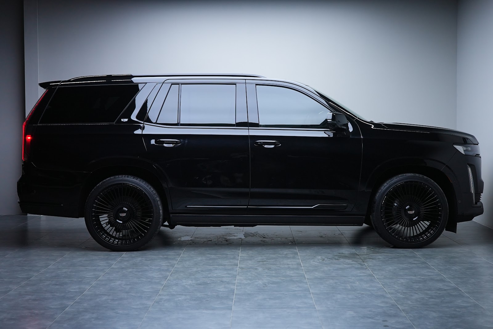 Rent Cadillac Escalade Platinum Sport in Dubai photo 19