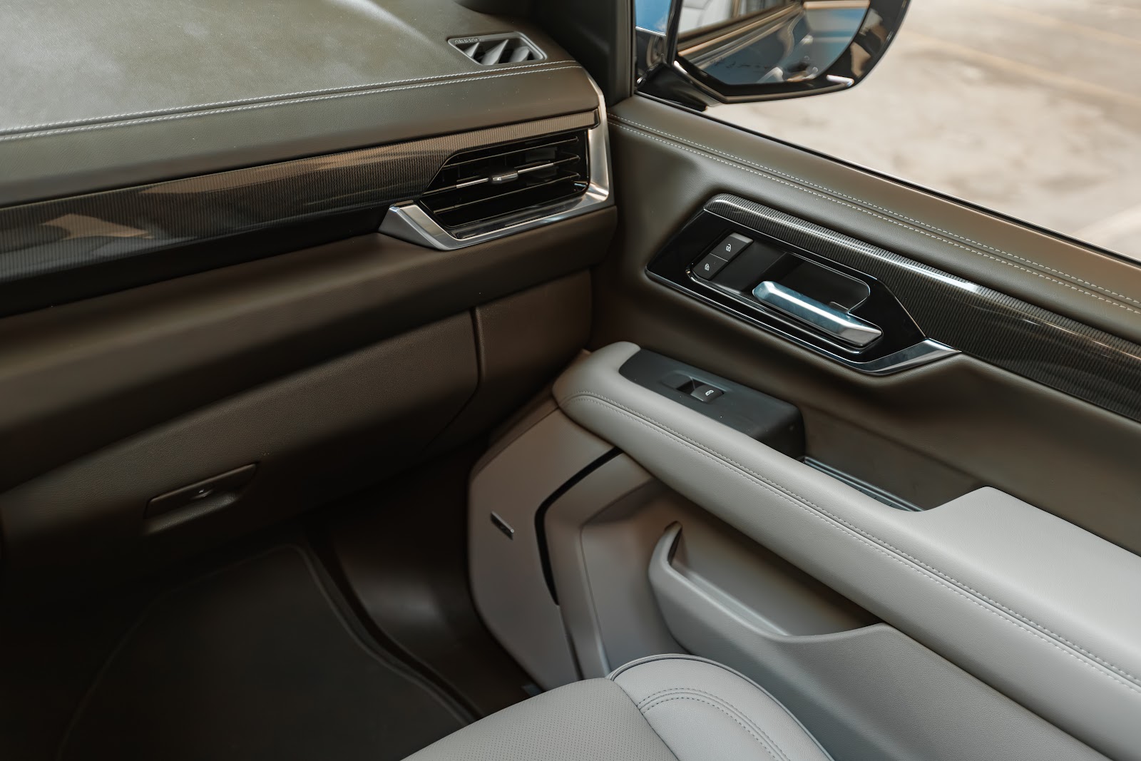 Rent 2025 GMC Yukon Denali in Dubai photo 14