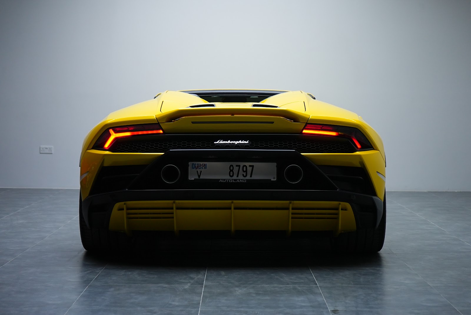 Rent Lamborghini Huracan EVO in Dubai (Yellow) photo 11