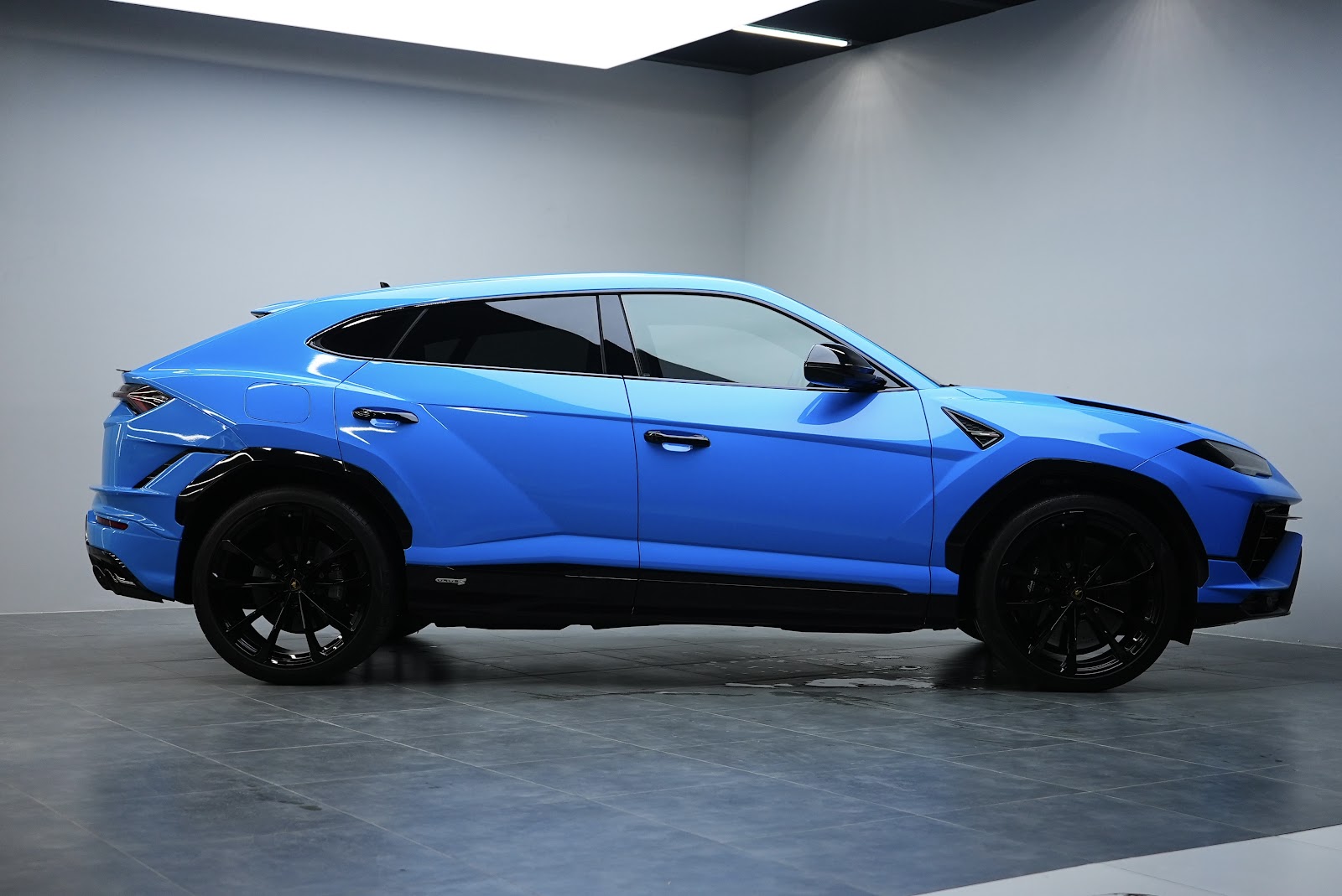 Rent Lamborghini Urus S in Dubai photo 11