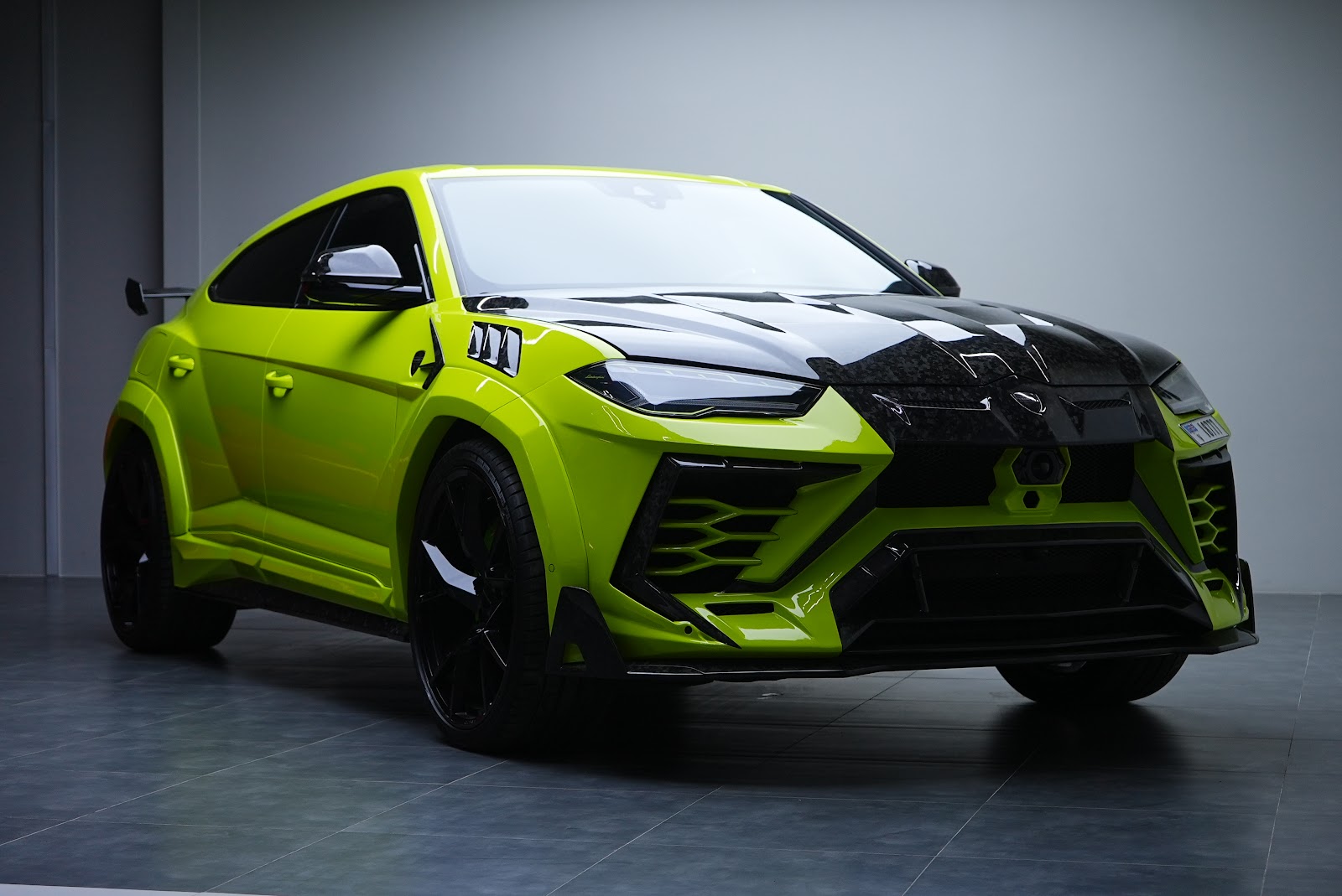 Rent Lamborghini Urus Mansory in Dubai (Green) photo 15