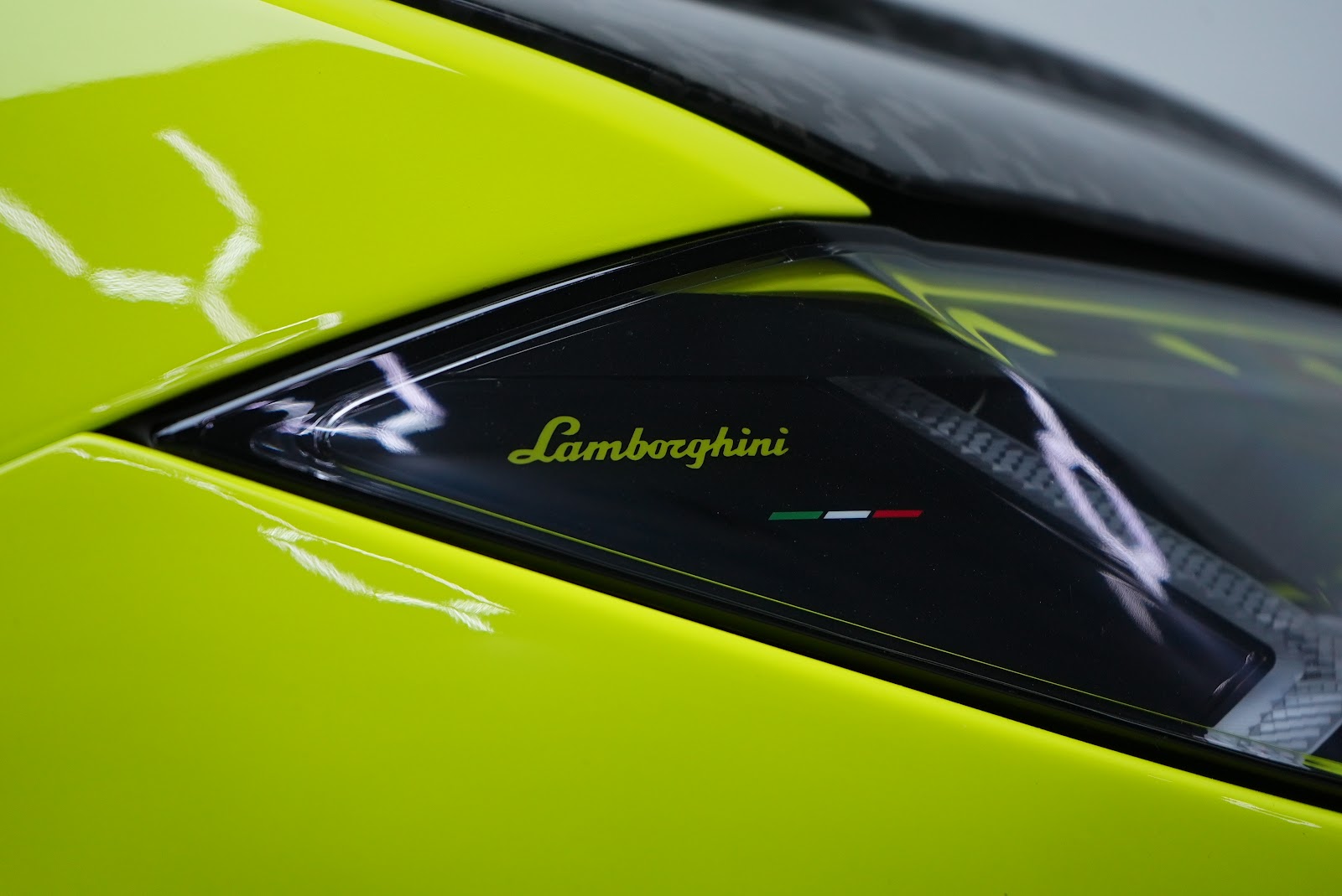 Rent Lamborghini Urus Mansory in Dubai (Green) photo 3