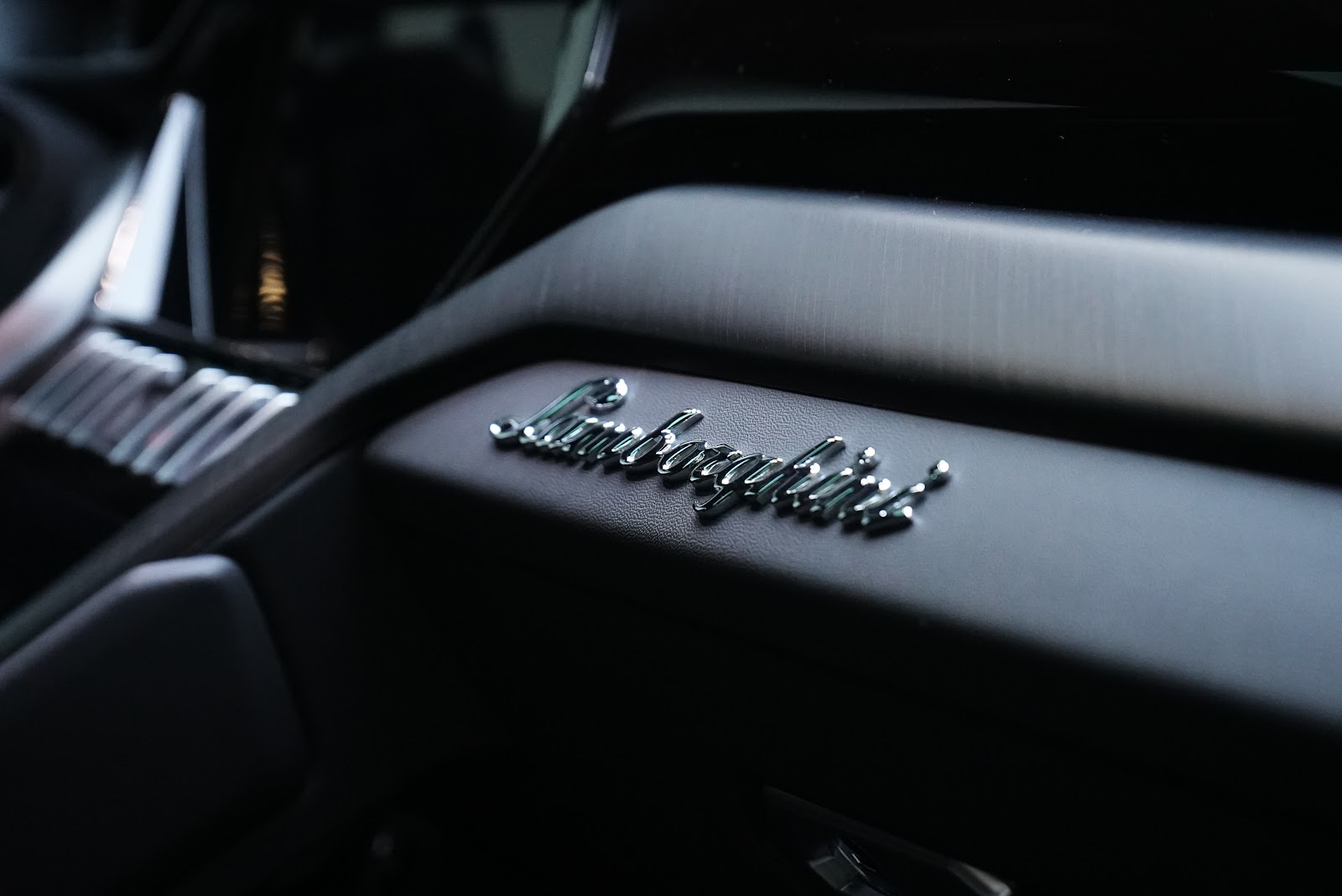 Rent Lamborghini Urus Mansory in Dubai (Green) photo 8