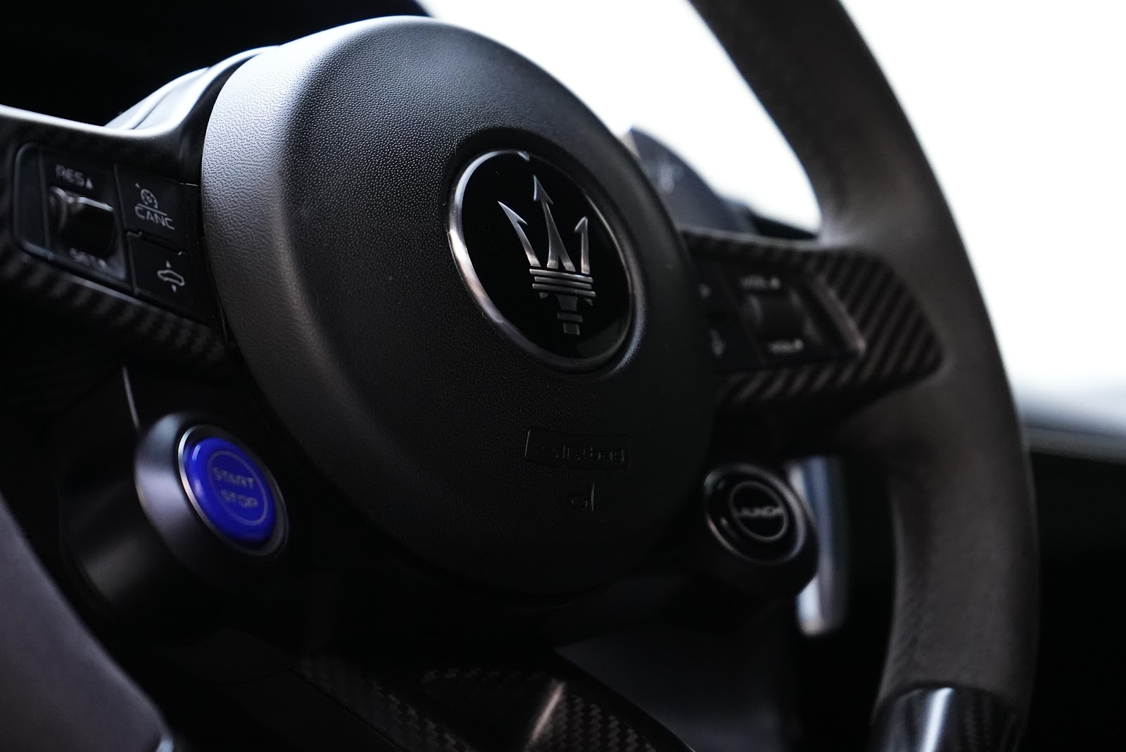 Rent Maserati MC20 in Dubai photo 10