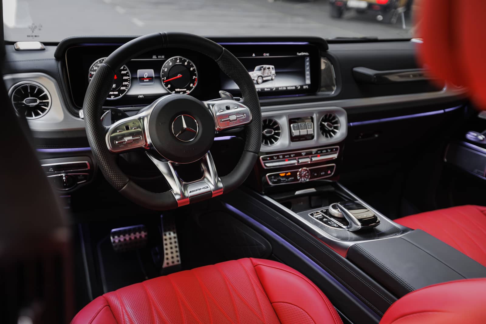 Rent Mercedes-Benz G63 in Dubai (Black Gloss) photo 5