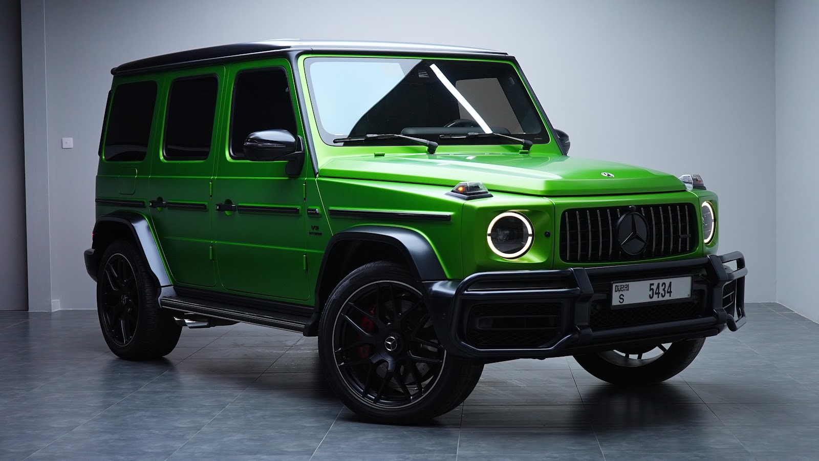 Rent Mercedes-Benz G63 in Dubai (Green) photo 30
