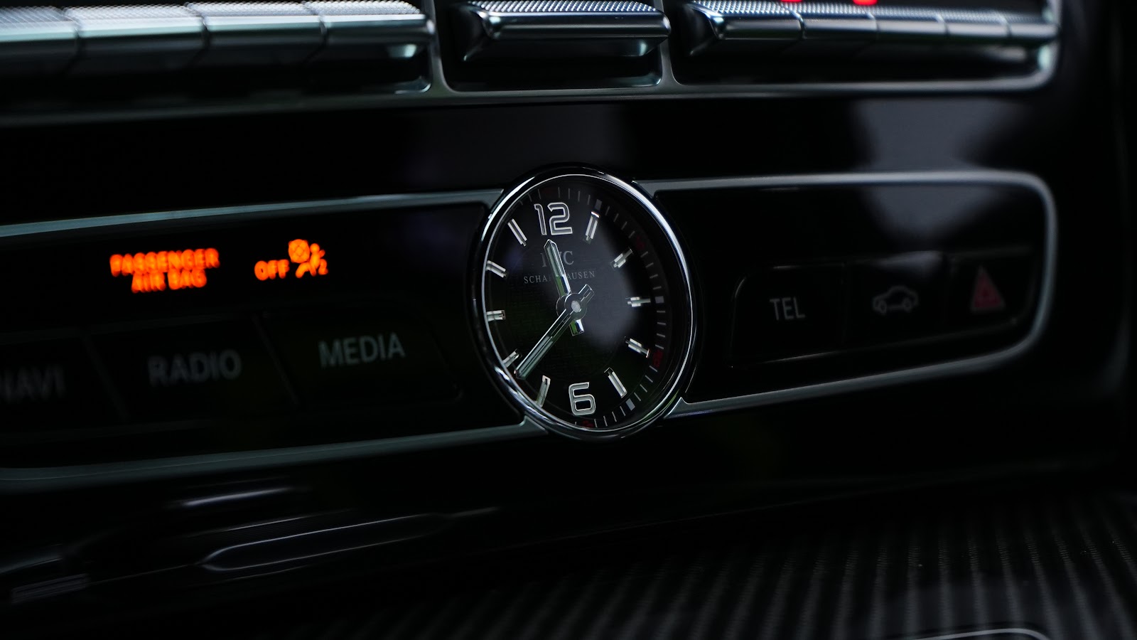 Rent Mercedes-Benz G63 in Dubai (Green) photo 9