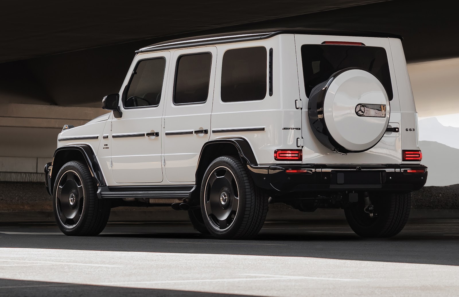 Rent 2025 Mercedes-Benz G63 in Dubai (White) photo 4