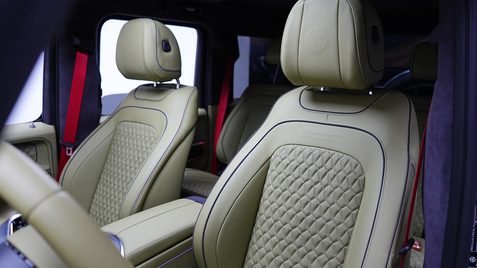 Rent 2025 Mercedes-Benz G63 in Dubai (Nardo Gray) photo 6