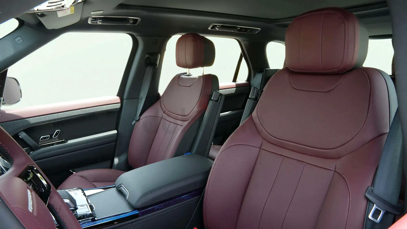 2025 Land Rover Range Rover Sport for Rent in Al Barsha 1 photo 7