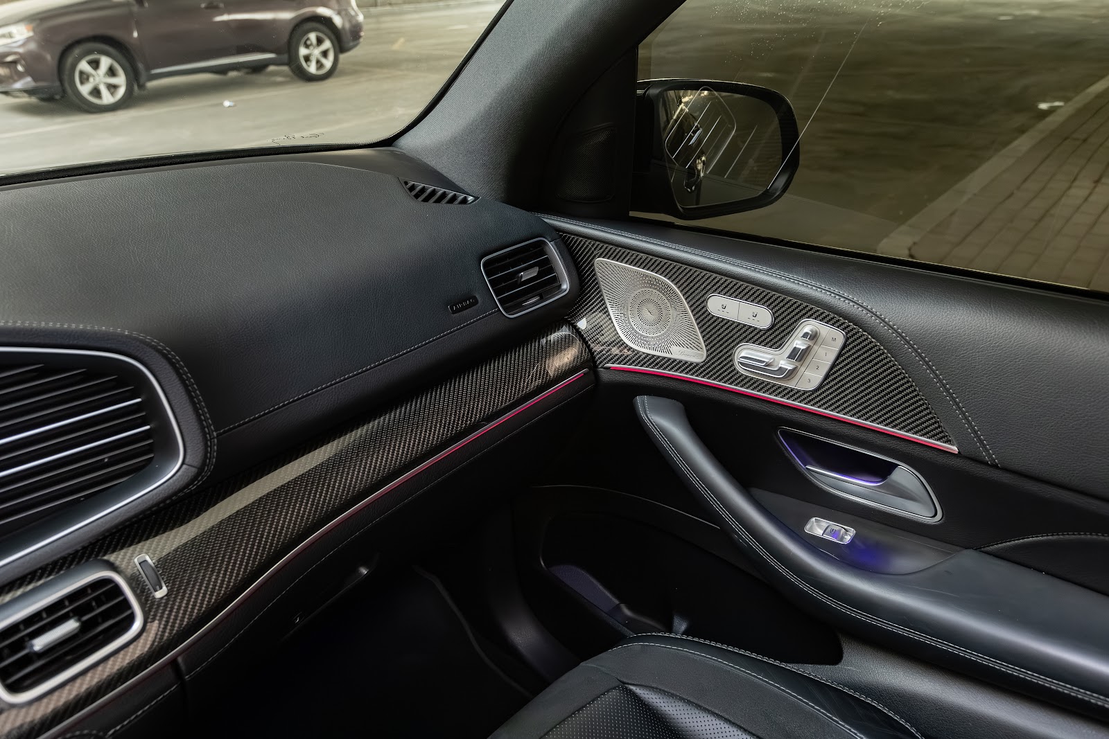 Rent Mercedes-Benz GLE 53 in Dubai photo 8