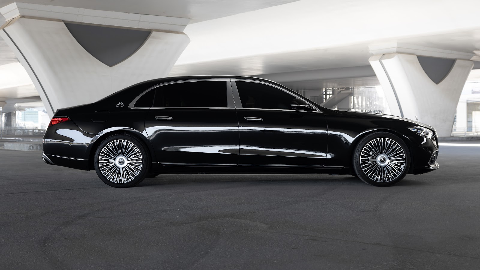 Rent Mercedes-Maybach S580 in Dubai photo 2