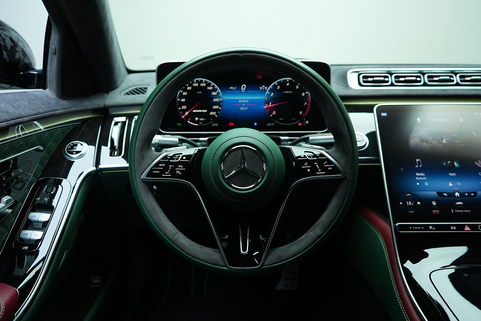 Rent Mercedes-Benz S580 Brabus in Dubai photo 13