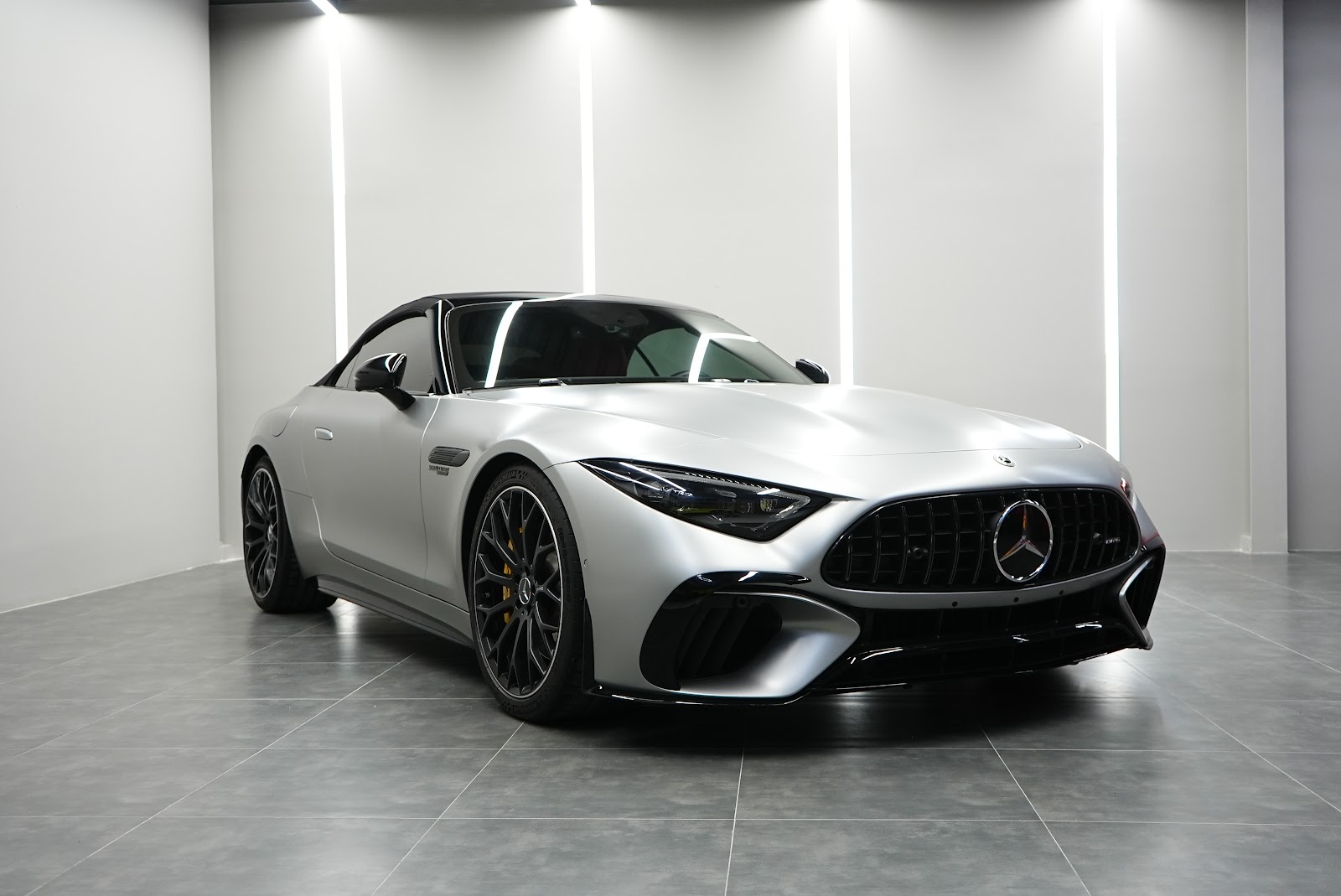 Rent Mercedes-Benz SL 63 AMG in Dubai photo 2