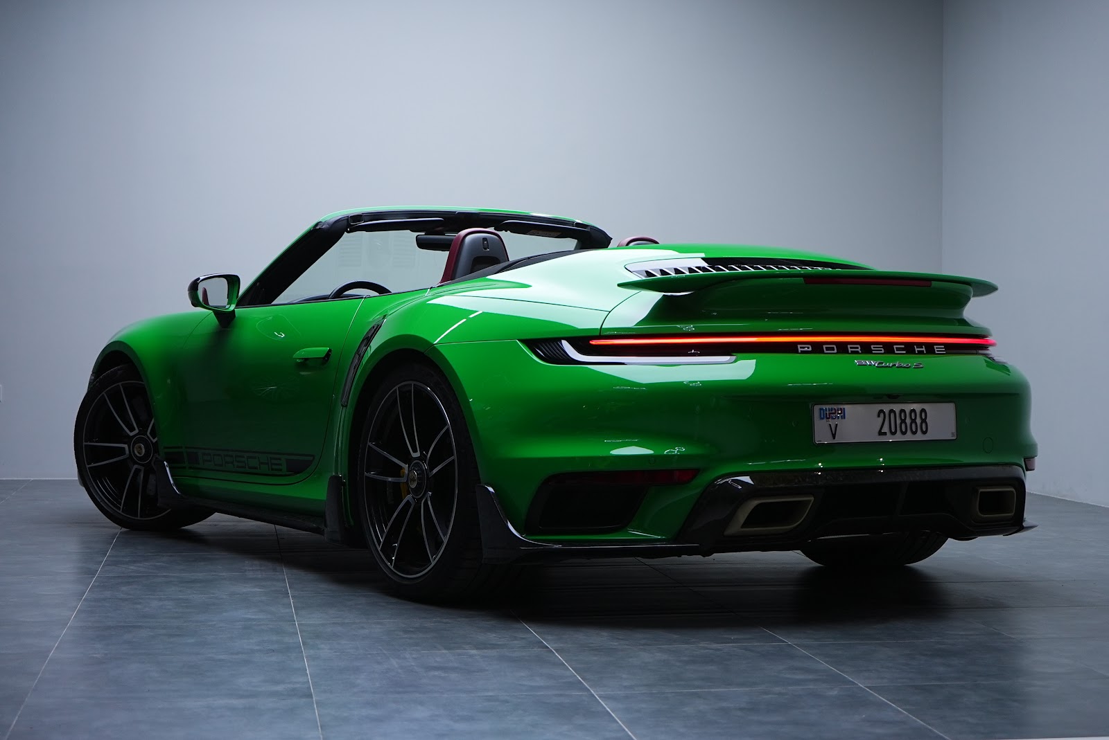 Rent Porsche 911 Turbo S in Dubai photo 13