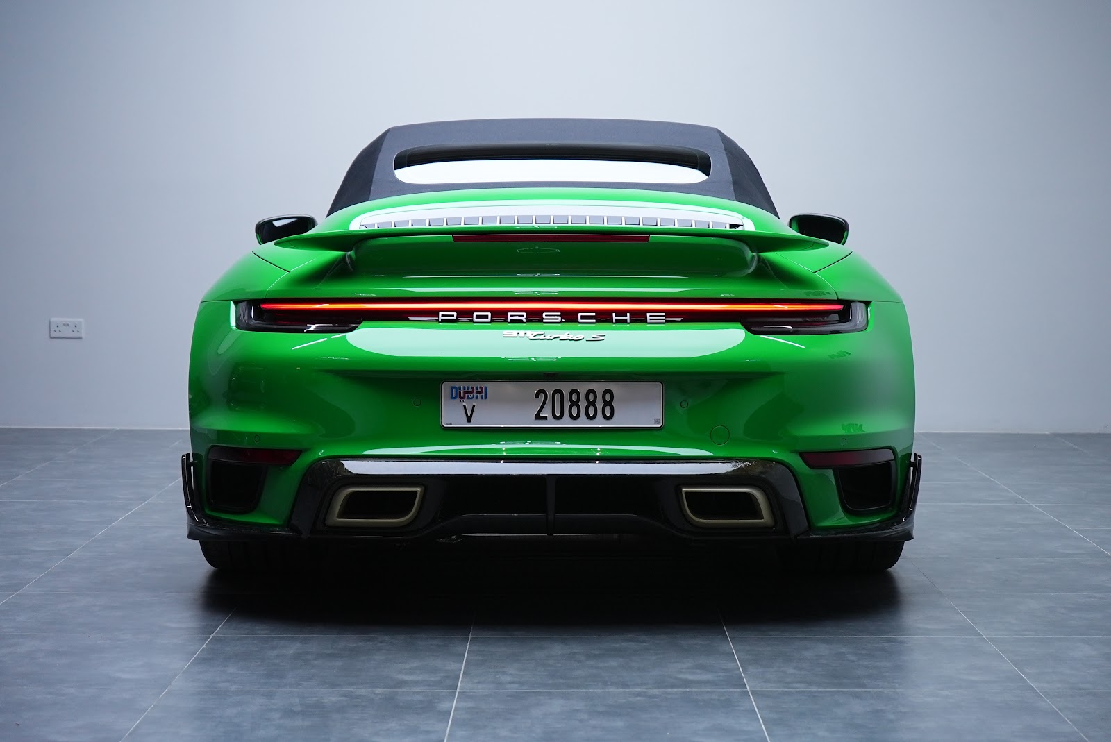 Rent Porsche 911 Turbo S in Dubai photo 2