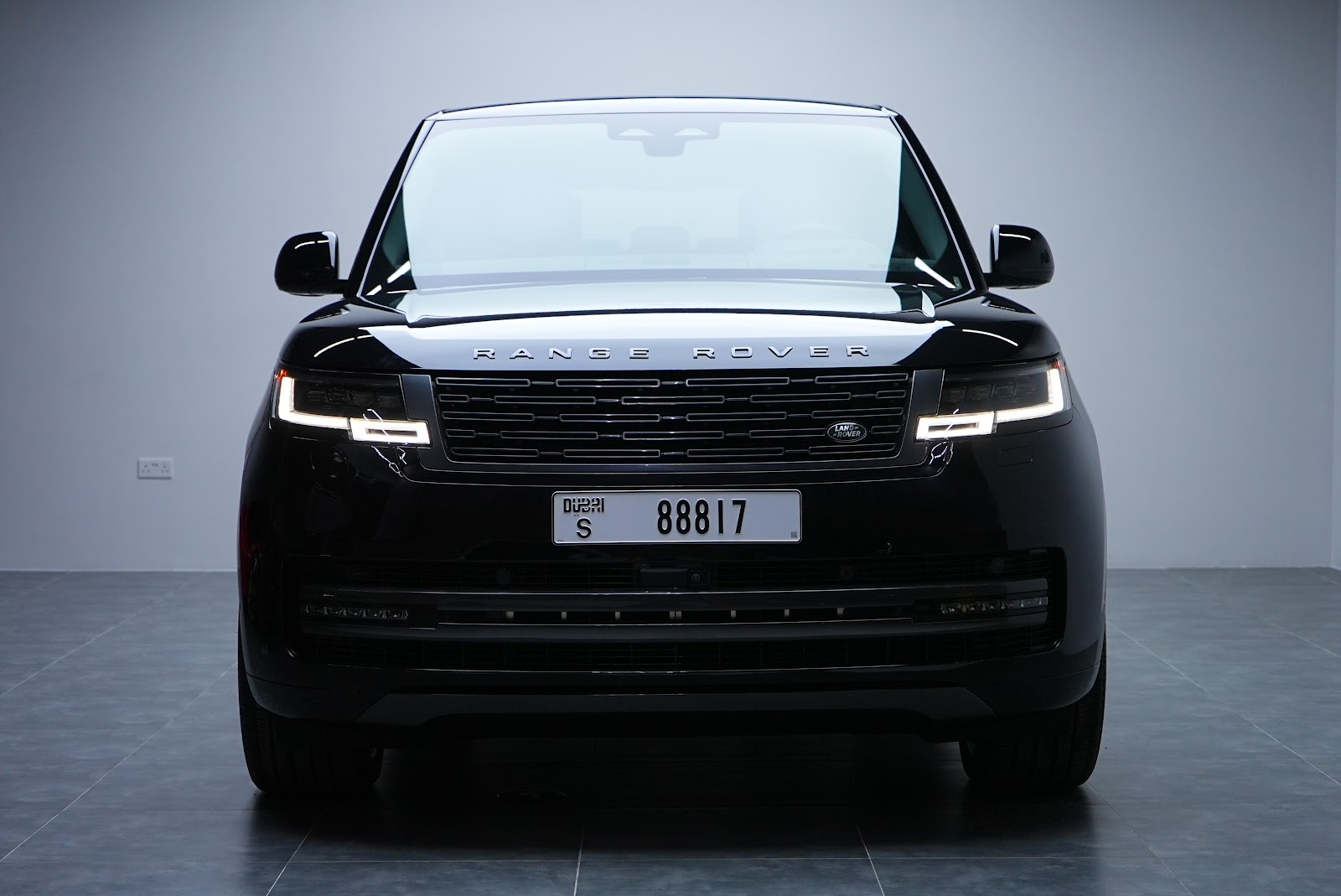 Rent Land Rover Range Rover Vogue Long in Dubai rental in Dubai