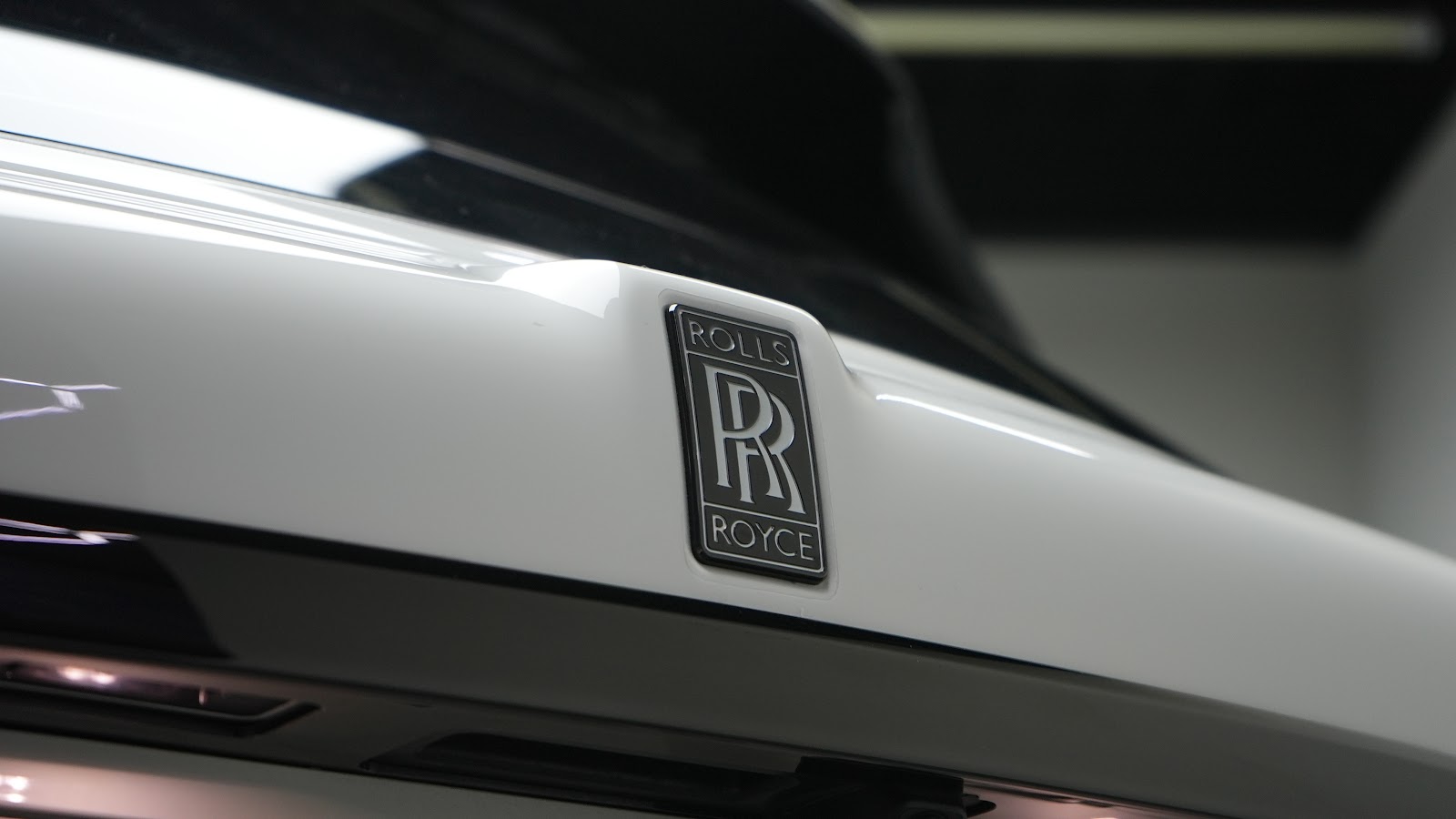 Rent 2025 Rolls-Royce Cullinan in Dubai (White) photo 13