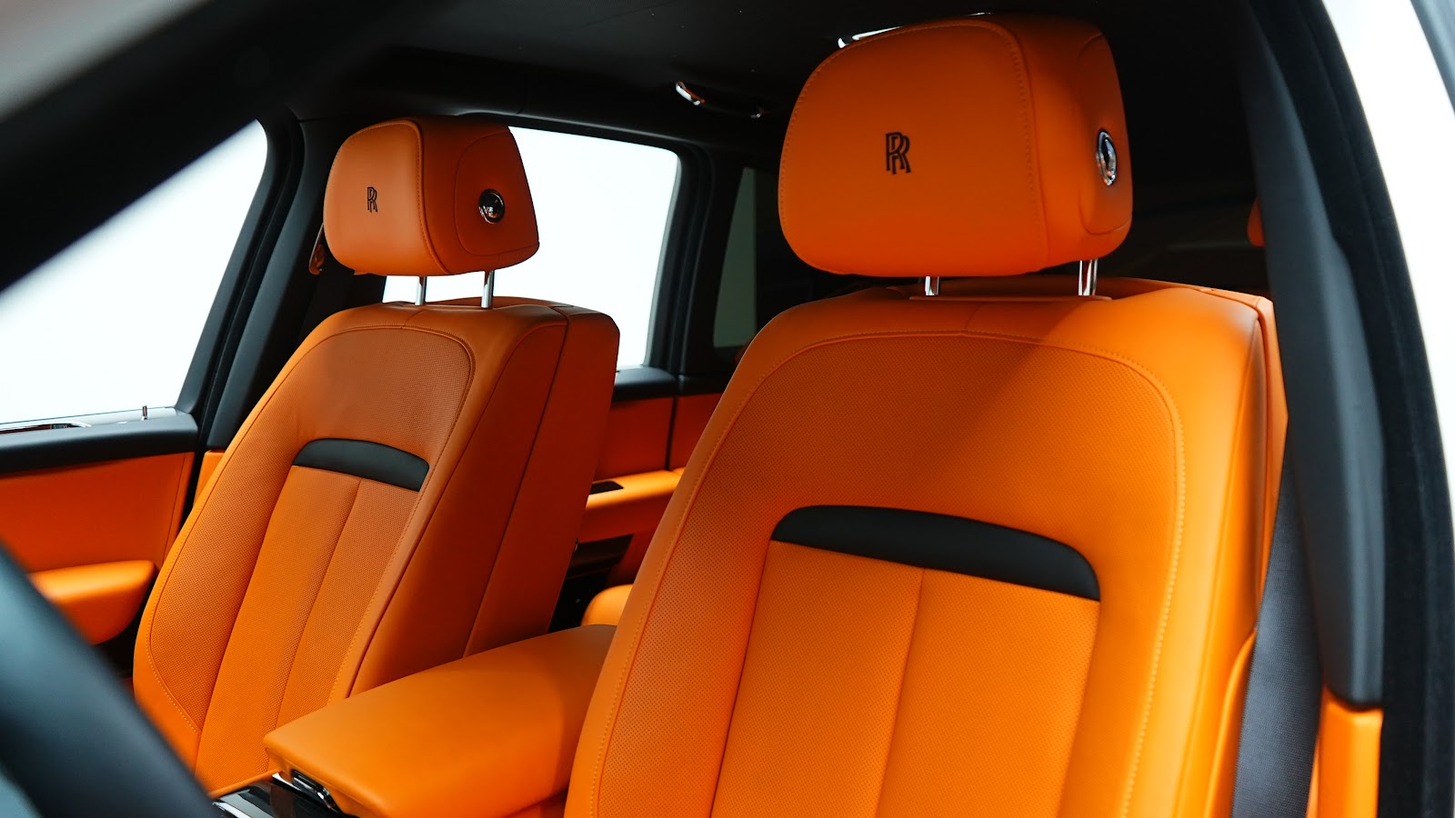 Rent 2025 Rolls-Royce Cullinan in Dubai (White) photo 16