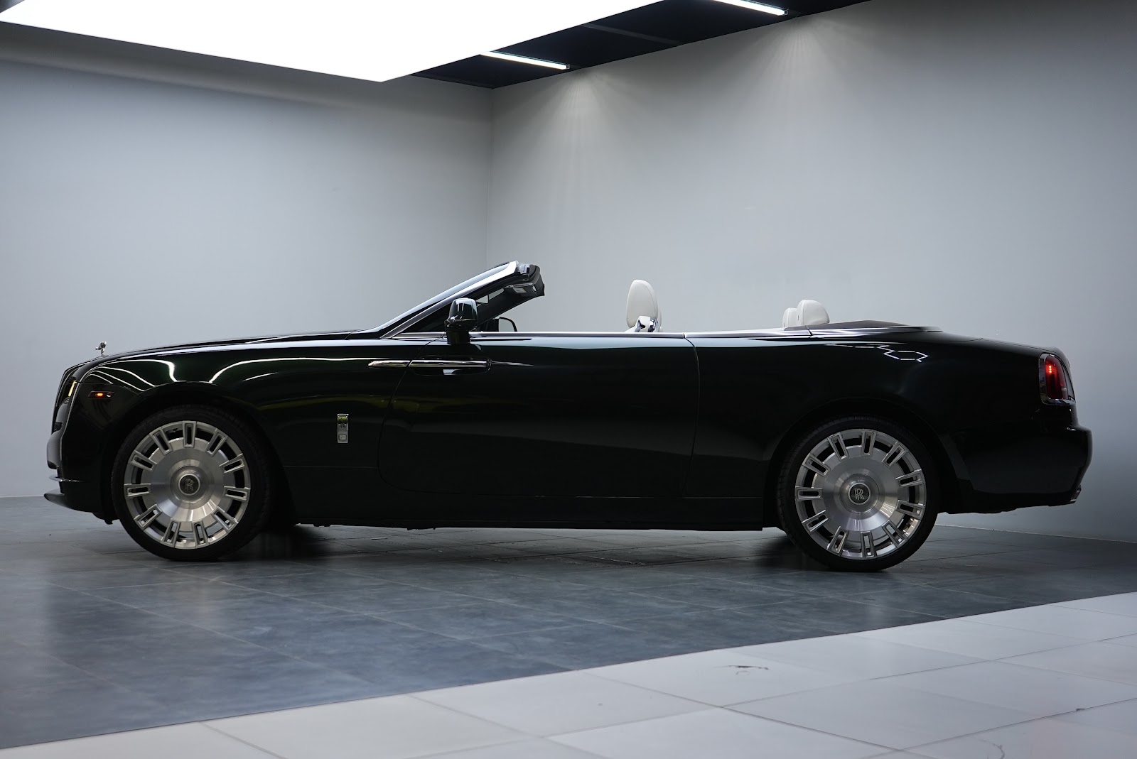 Rent Rolls-Royce Dawn in Dubai photo 15
