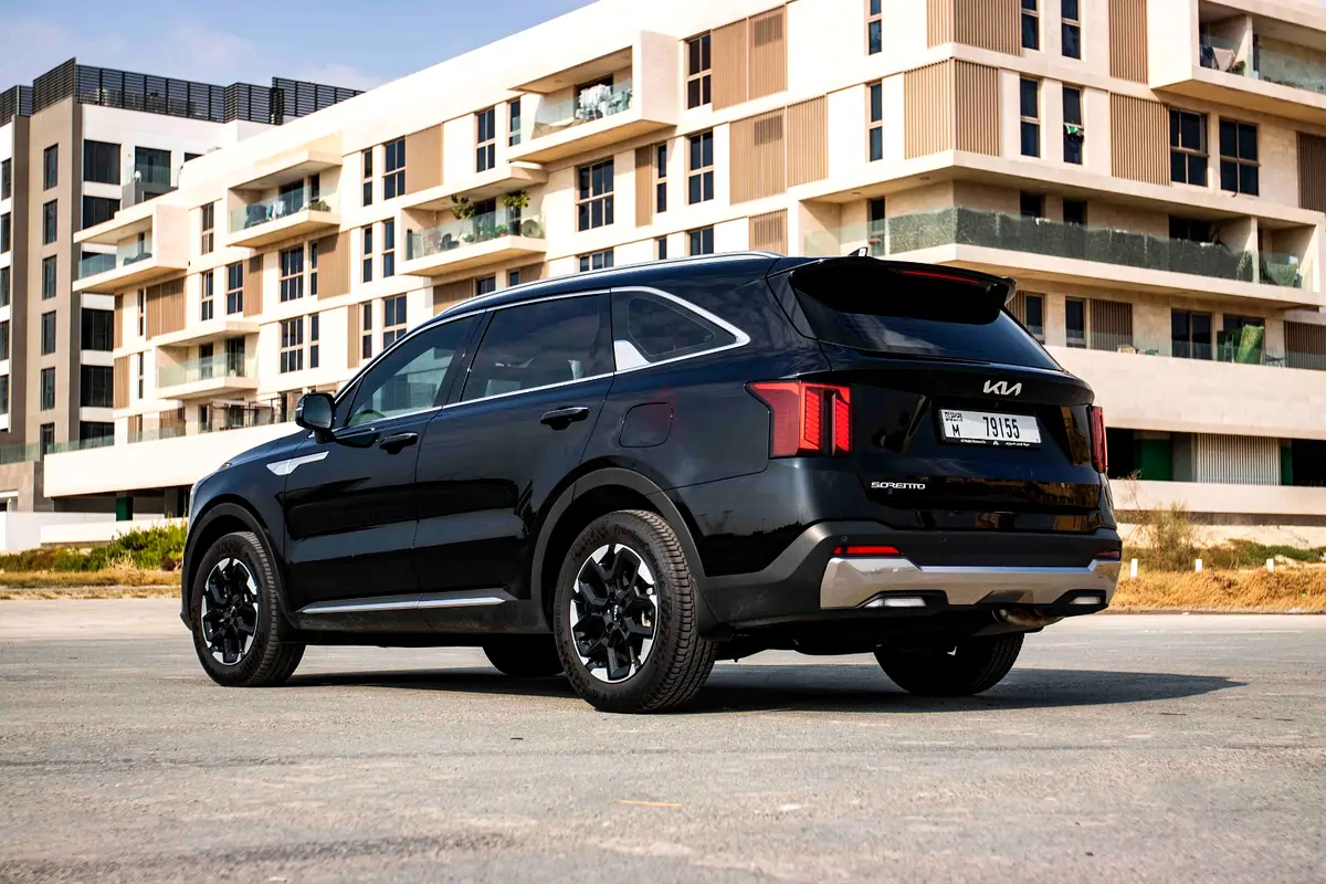 Hire 2024 Kia Sorento in Al Quoz 4 photo 3