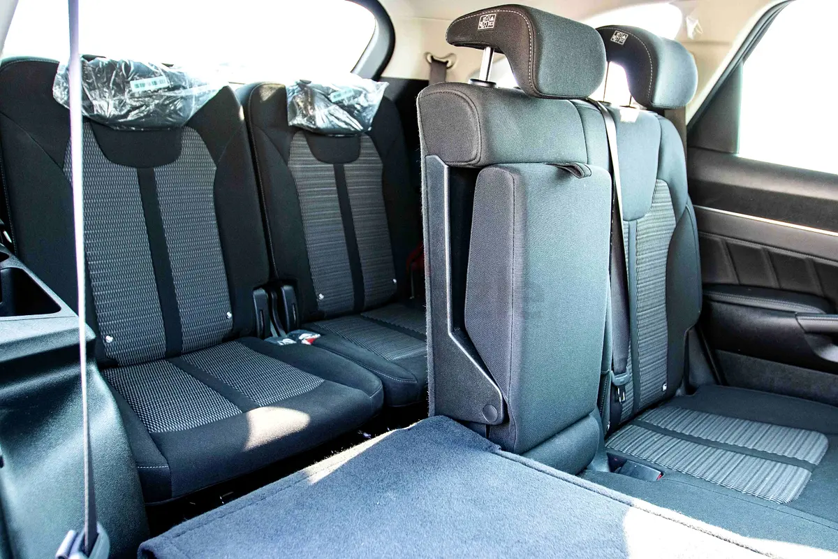 Hire 2024 Kia Sorento in Al Quoz 4 photo 5