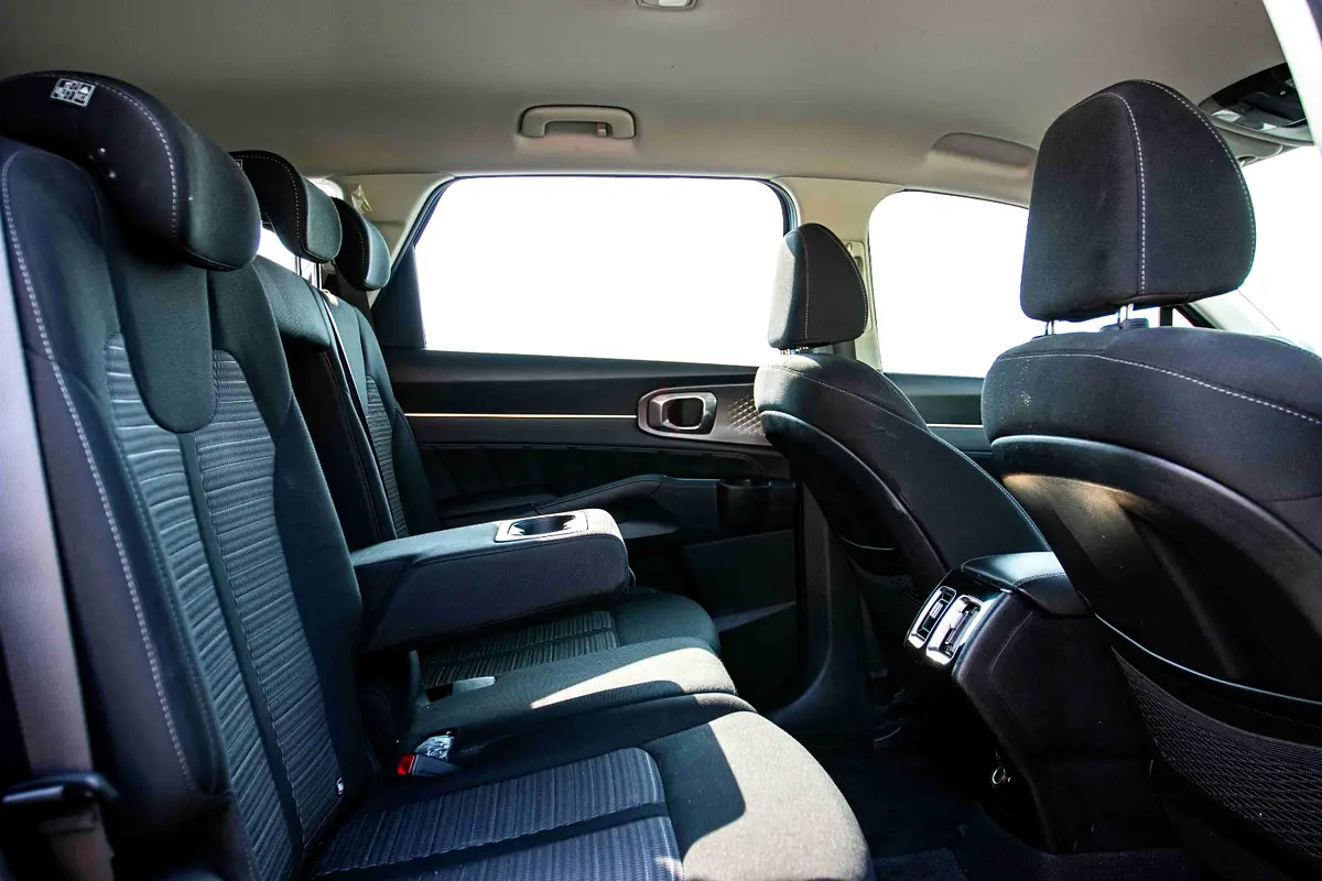 Hire 2024 Kia Sorento in Al Quoz 4 photo 6