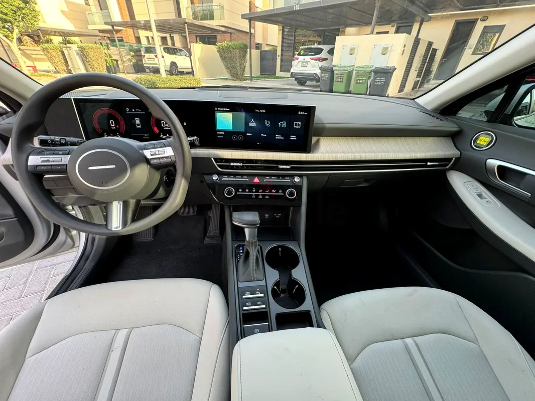 2025 Hyundai Sonata for Rent in Al Quoz 4 (Silver) photo 6