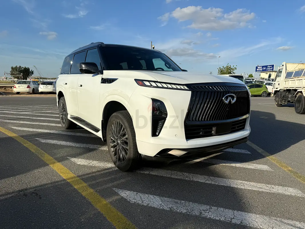 Rent a 2025 Infiniti QX80 in Al Quoz 4 photo 2