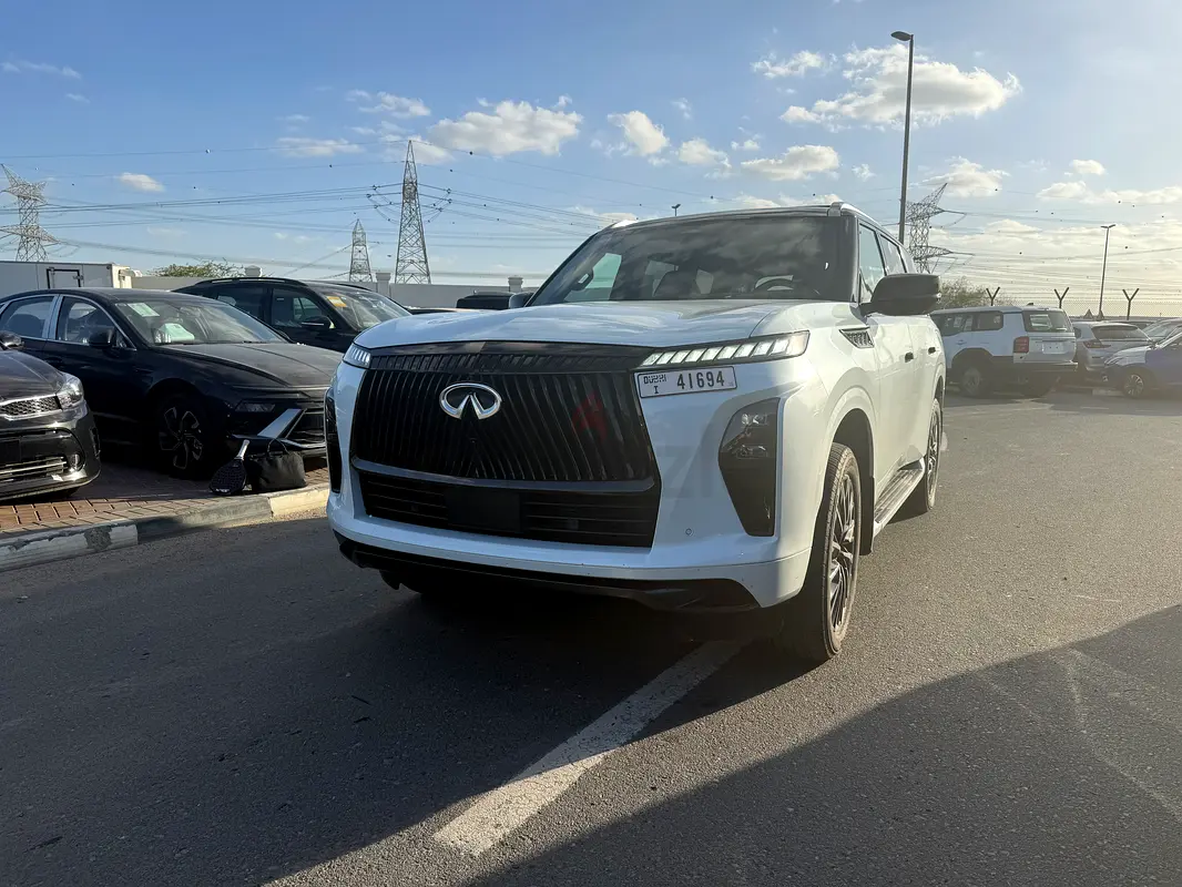 Rent a 2025 Infiniti QX80 in Al Quoz 4 photo 8