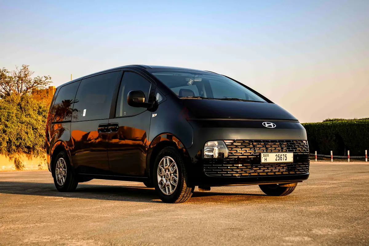 2025 Hyundai Staria Rental in Al Quoz 4 photo 2