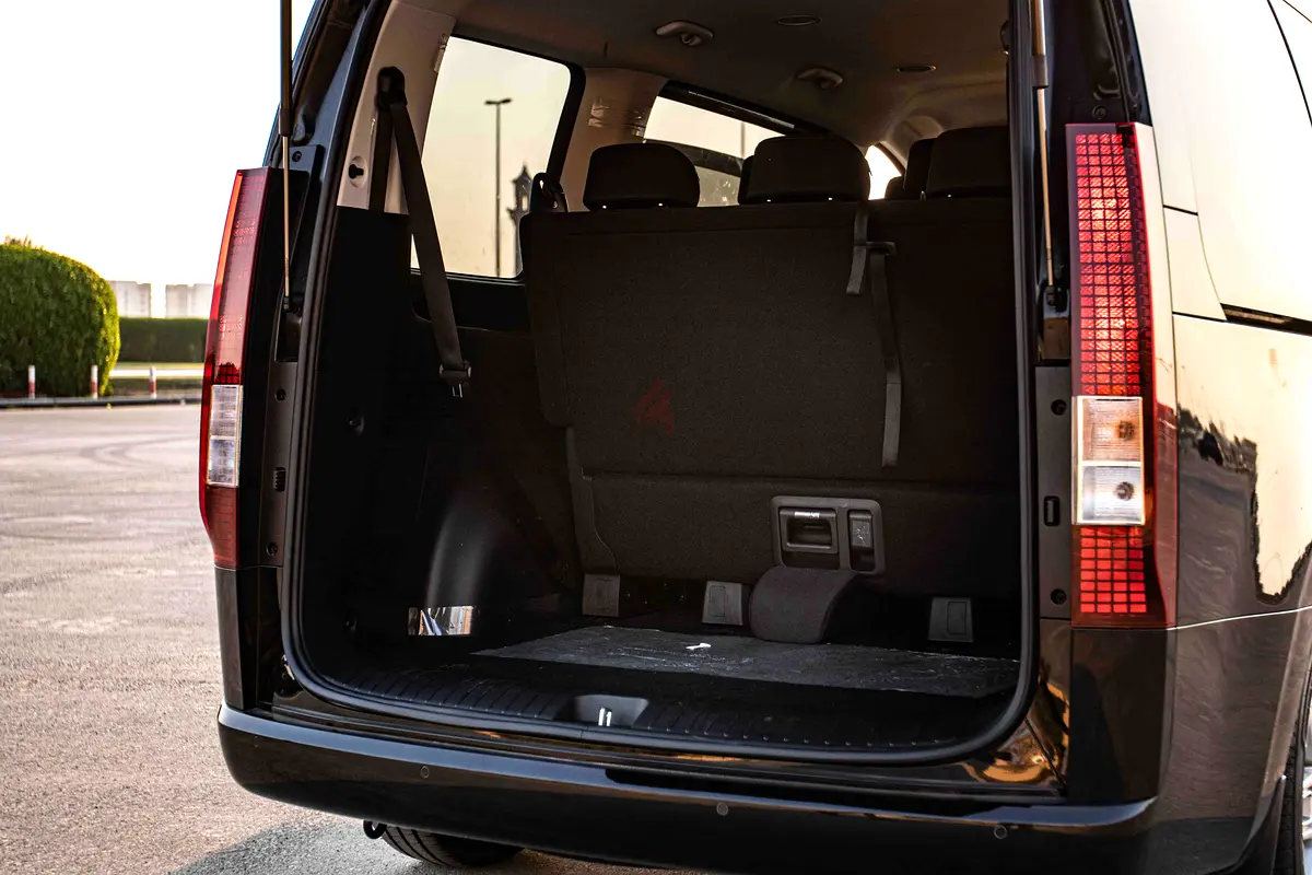 2025 Hyundai Staria Rental in Al Quoz 4 photo 5