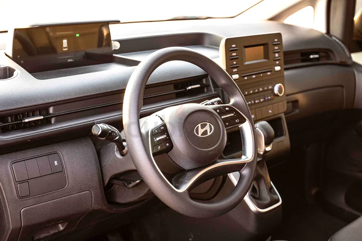 2025 Hyundai Staria Rental in Al Quoz 4 photo 6