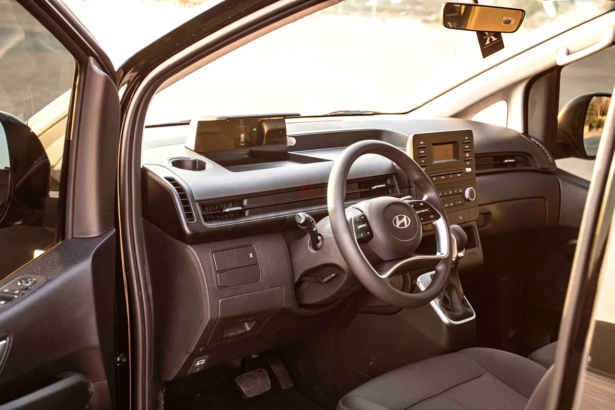 2025 Hyundai Staria Rental in Al Quoz 4 photo 7