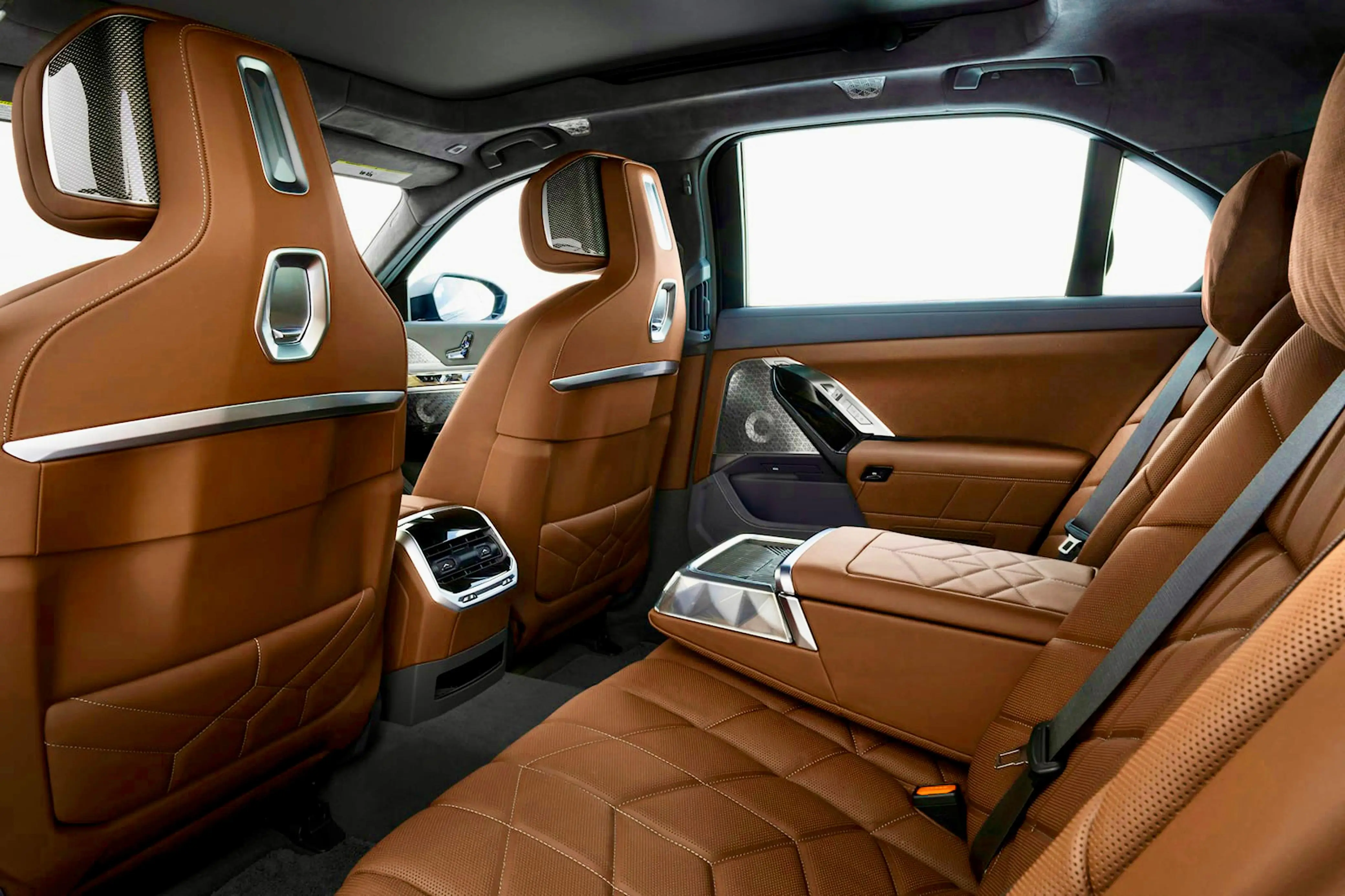 2024 BMW 740i White for Rent in Dubai photo 4