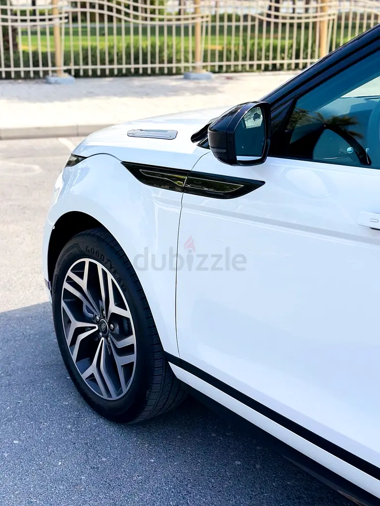 2025 Land Rover Range Rover Evoque for Rent in Al Barsha 1 photo 4