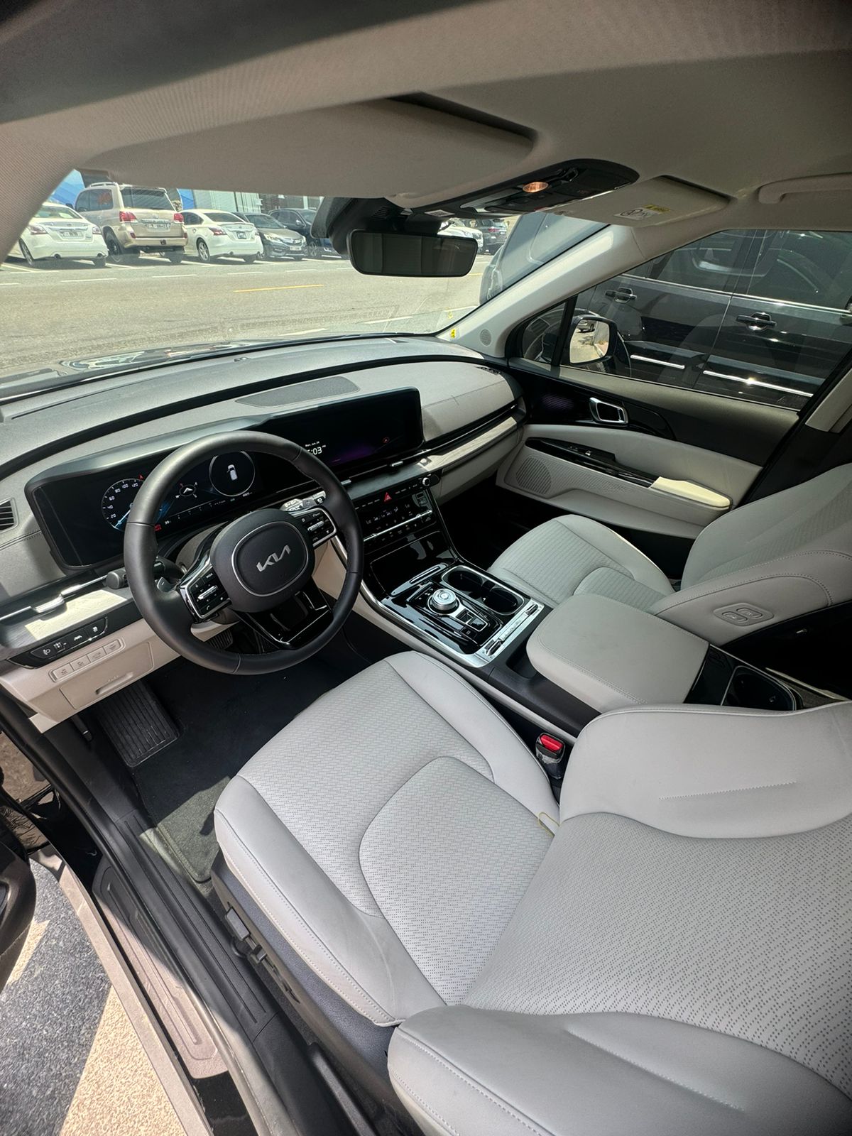 Rent a 2024 Kia Carnival Black in Dubai photo 5