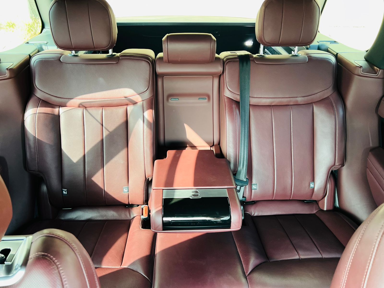Rent a 2023 Land Rover Range Rover Vogue Grey in Dubai photo 4