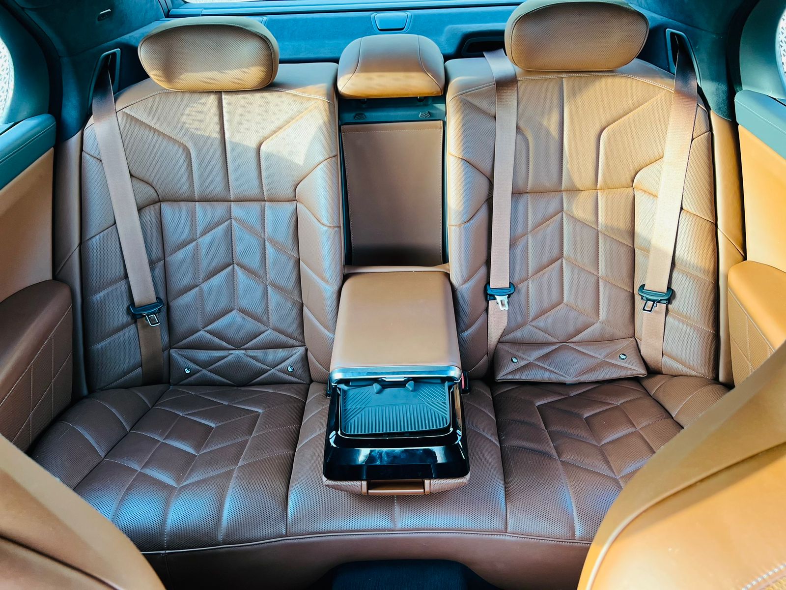 BMW 7 Series White Rental in Dubai photo 5