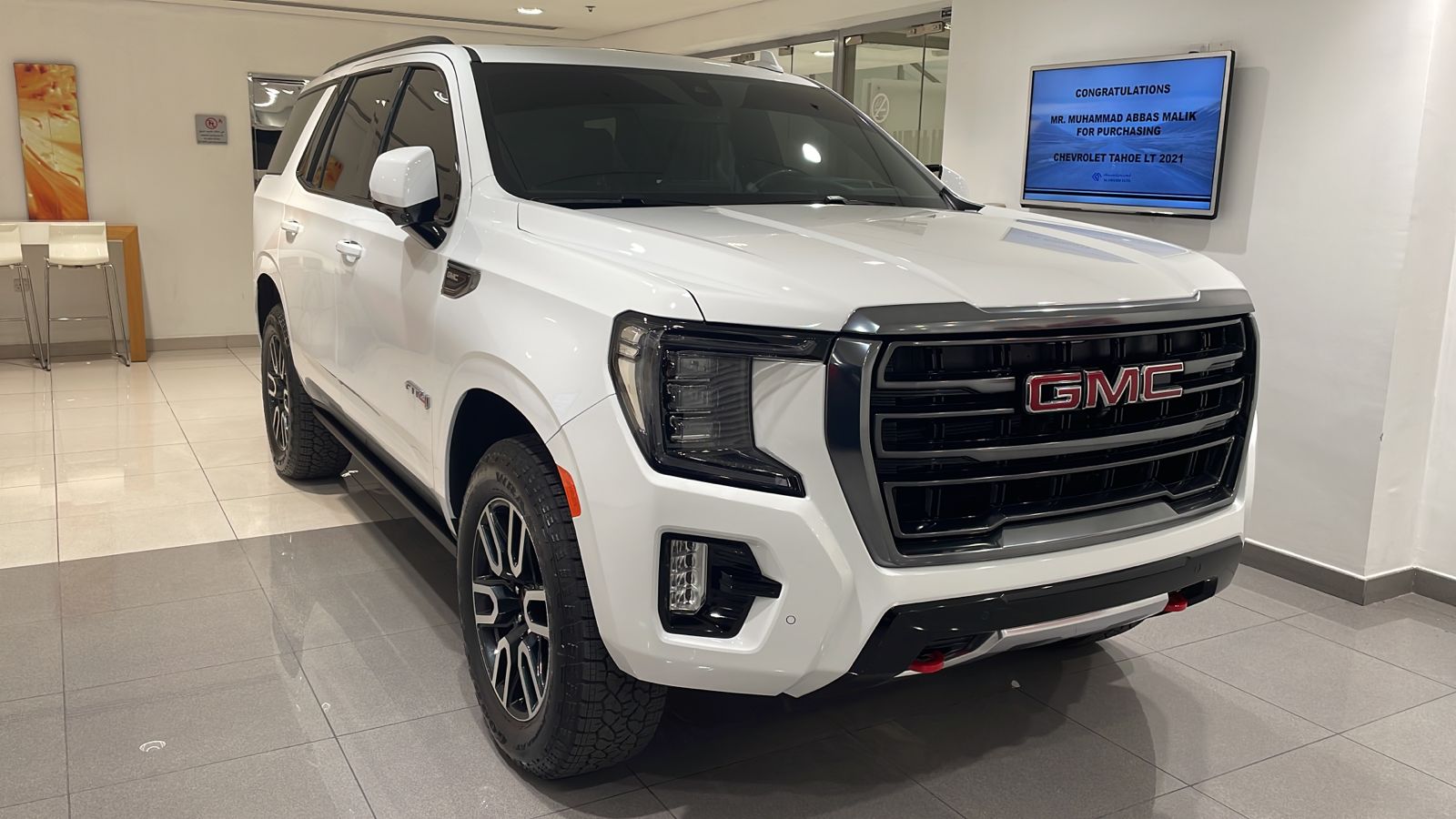Hire 2022 GMC Yukon White in Dubai photo 2