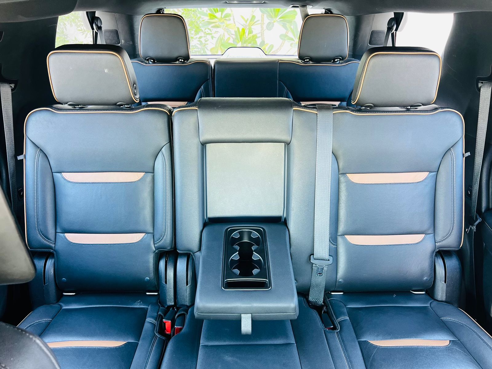Hire 2022 GMC Yukon White in Dubai photo 5