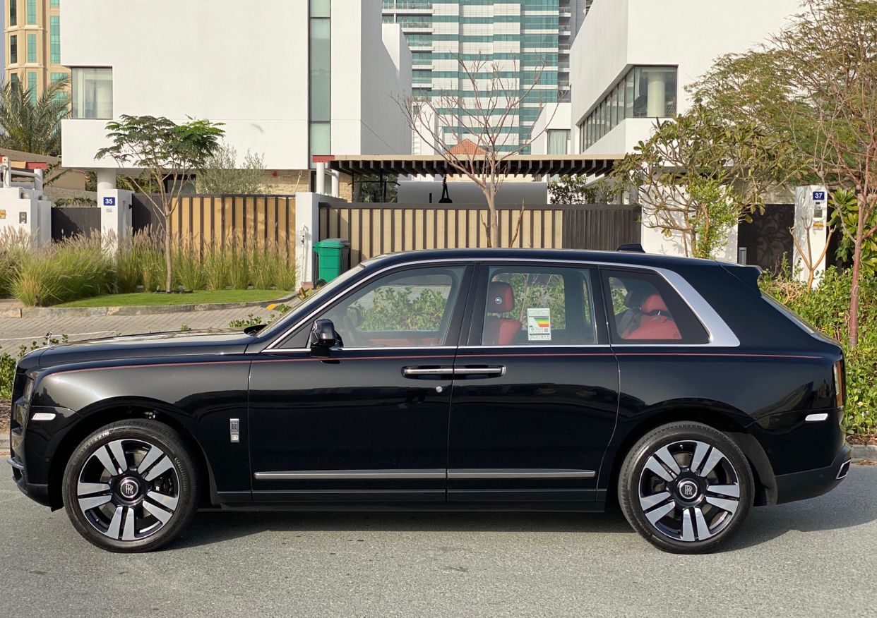 Rolls-Royce Cullinan Black for Rent in Dubai photo 2