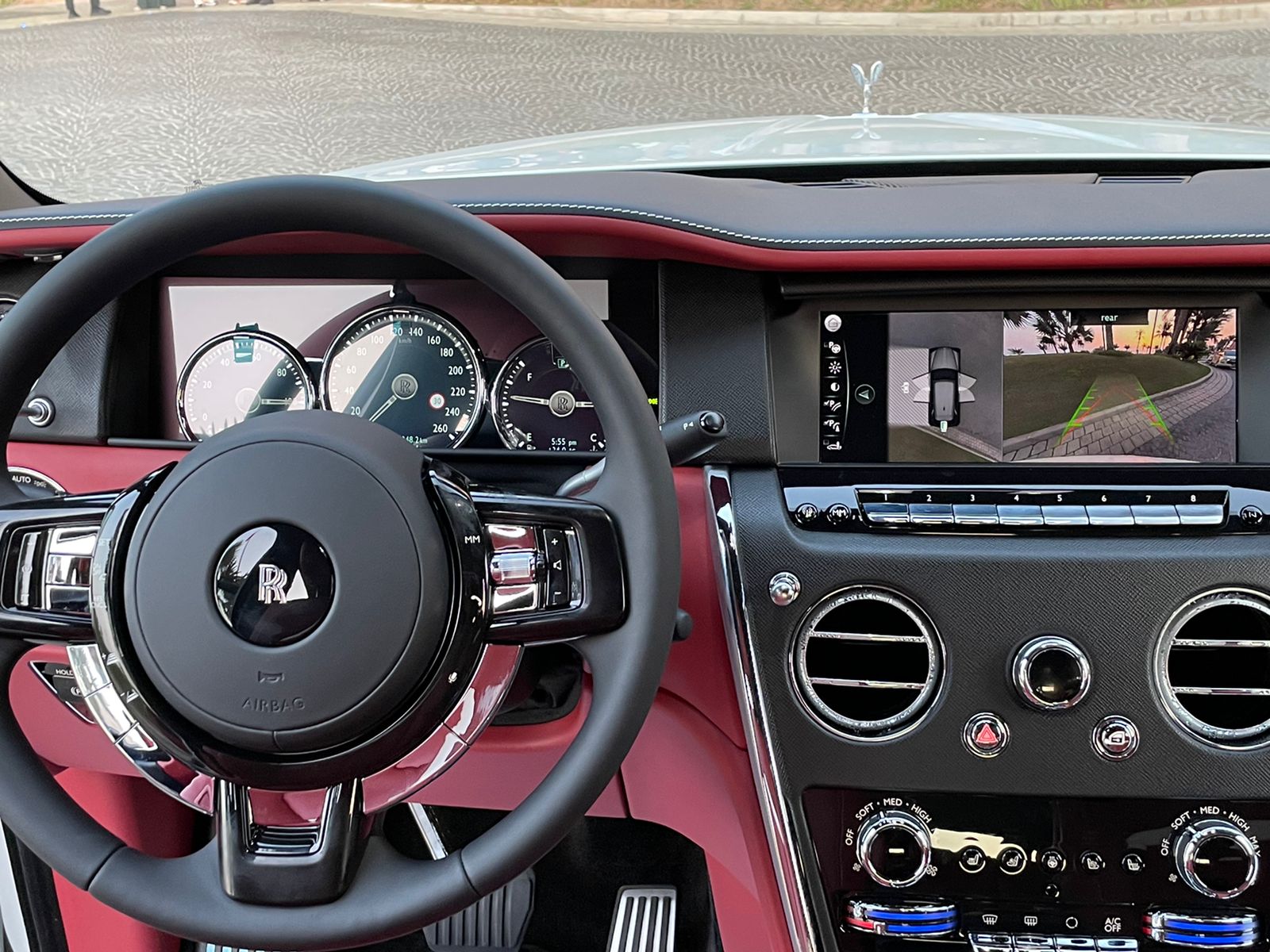 Rolls-Royce Cullinan Black for Rent in Dubai photo 4