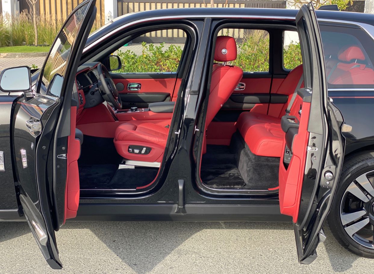 Rolls-Royce Cullinan Black for Rent in Dubai photo 6