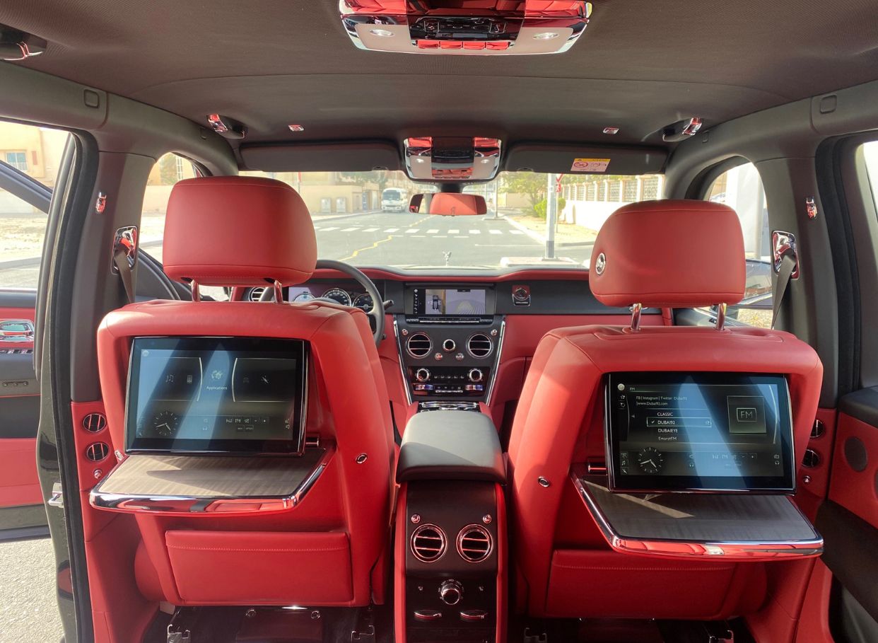 Rolls-Royce Cullinan Black for Rent in Dubai photo 7