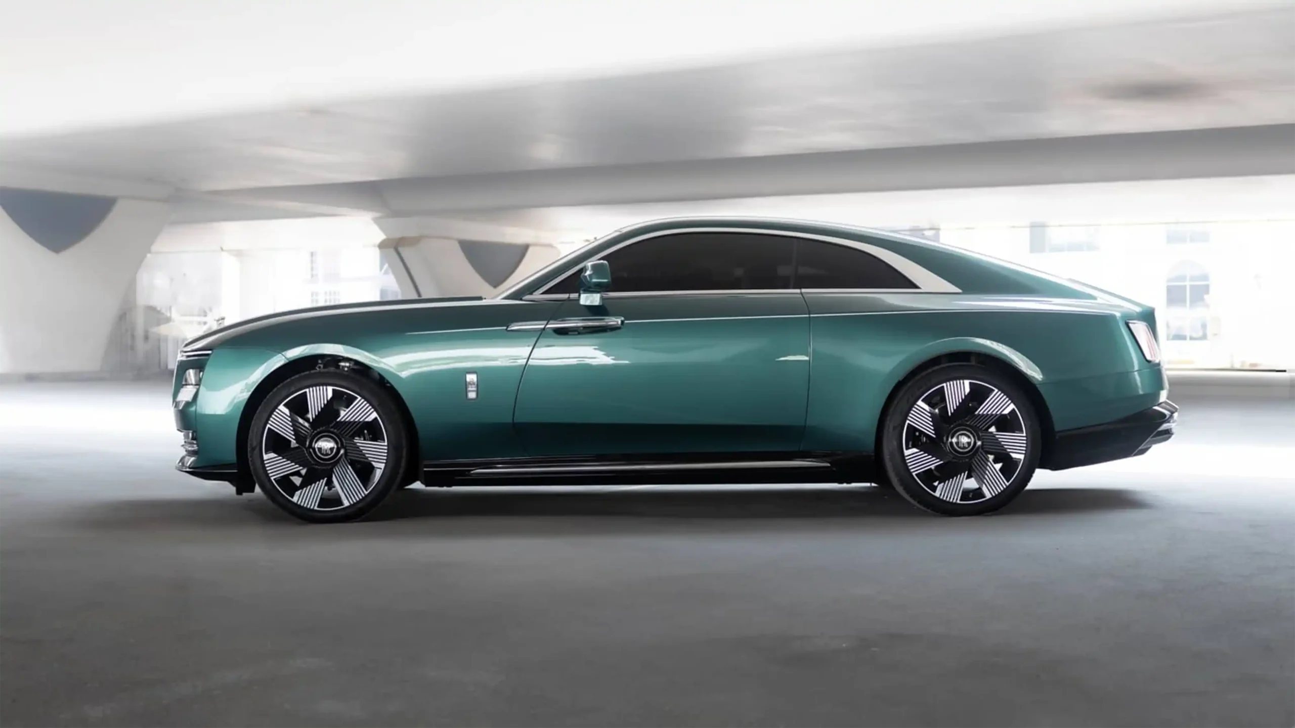 Rolls-Royce Spectre Green Rental in Dubai photo 2