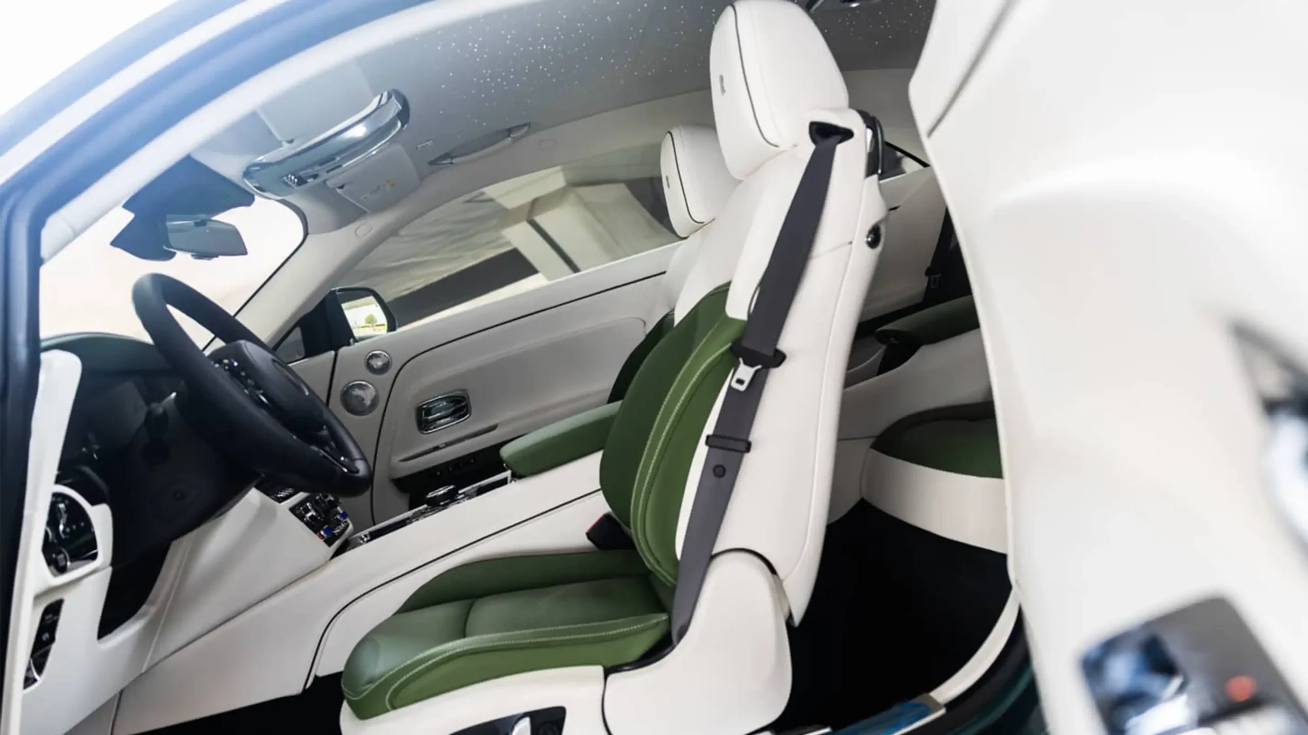 Rolls-Royce Spectre Green Rental in Dubai photo 5