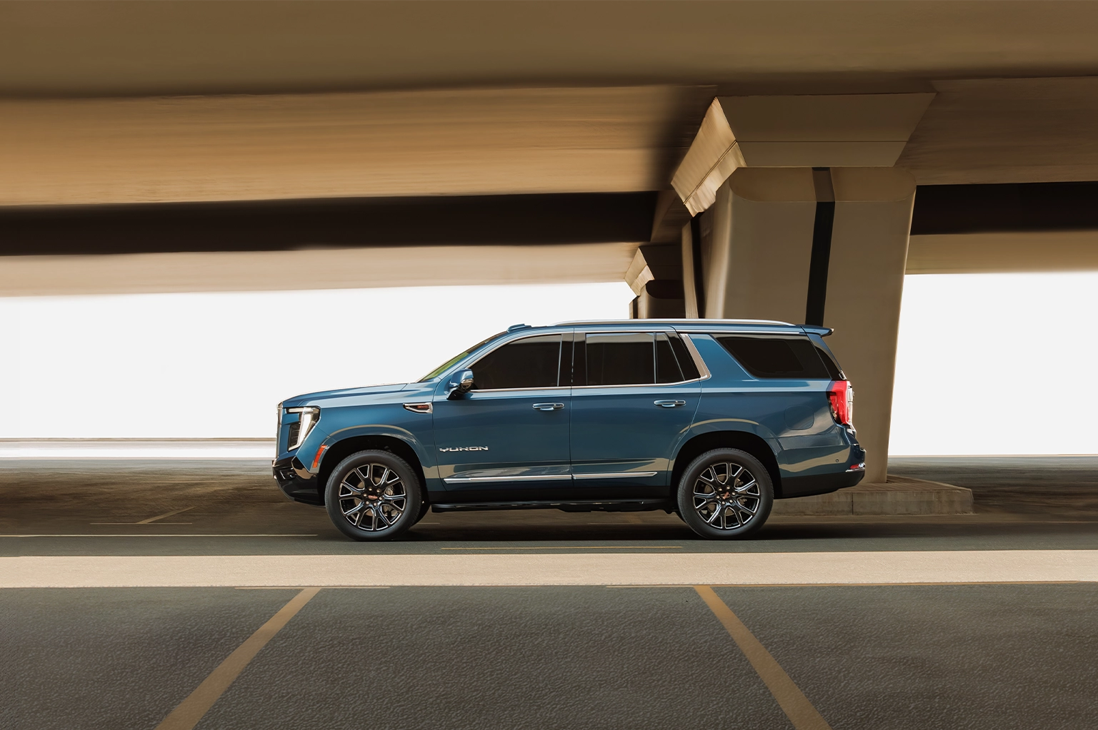 Rent GMC Yukon Denali Black in Dubai photo 3