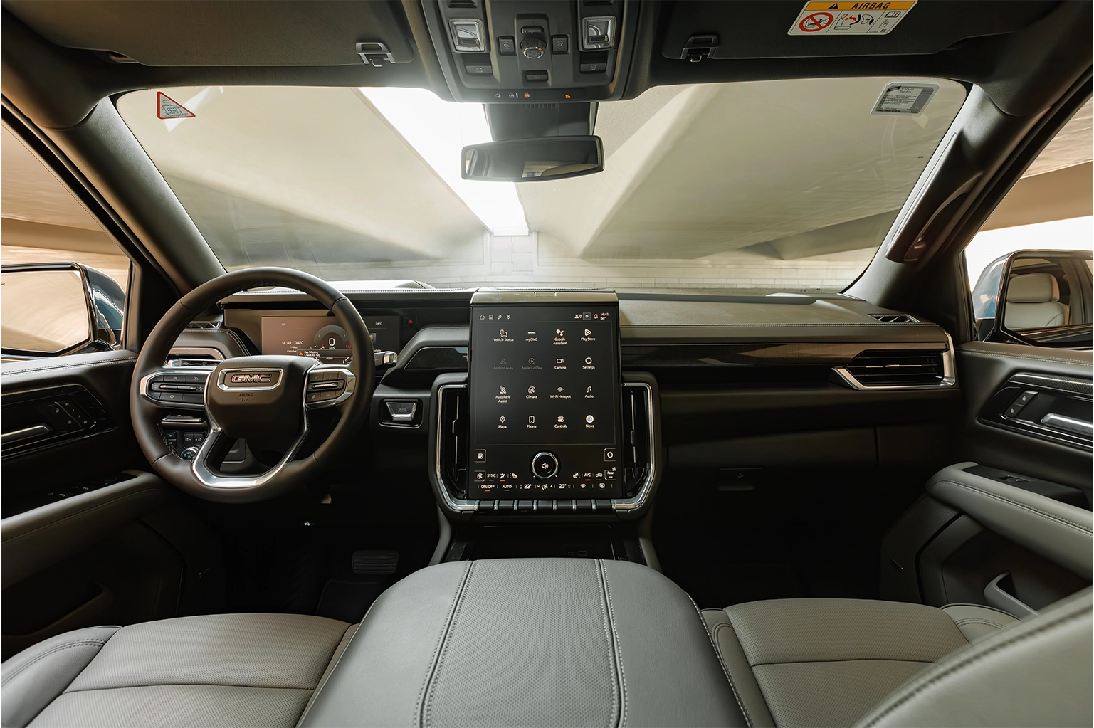 Rent GMC Yukon Denali Black in Dubai photo 4